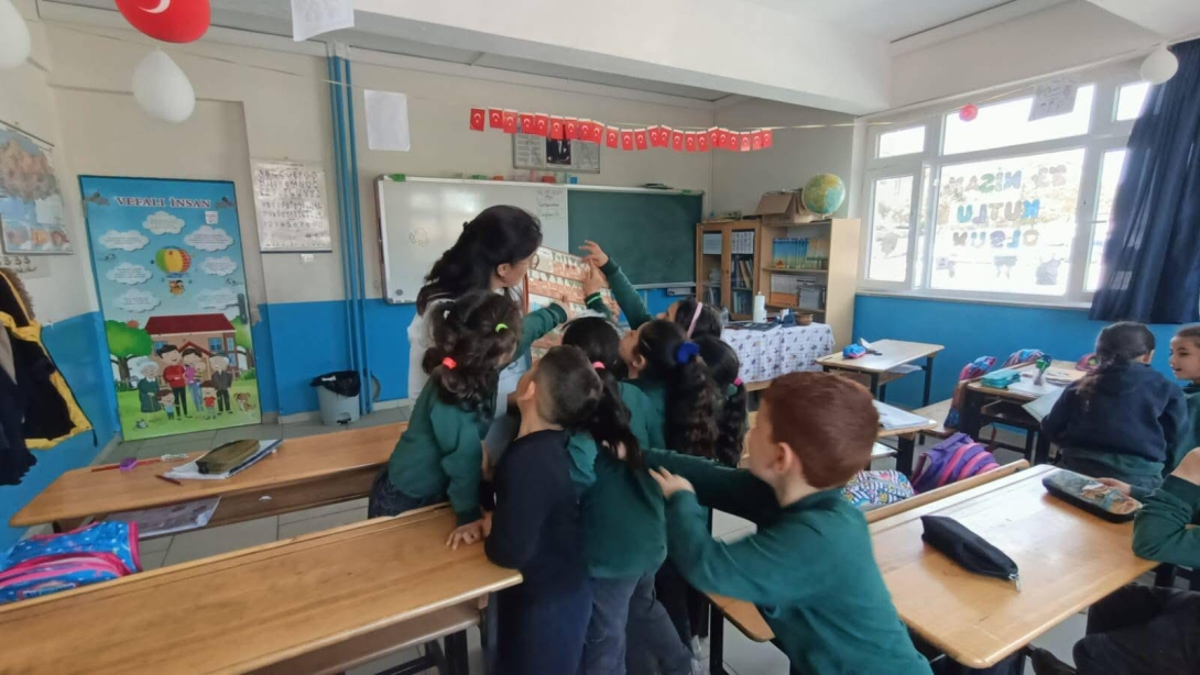 KİTAP PAYLAŞIM ETKİNLİĞİ KALDIĞI YERDEN DEVAM EDİYOR
